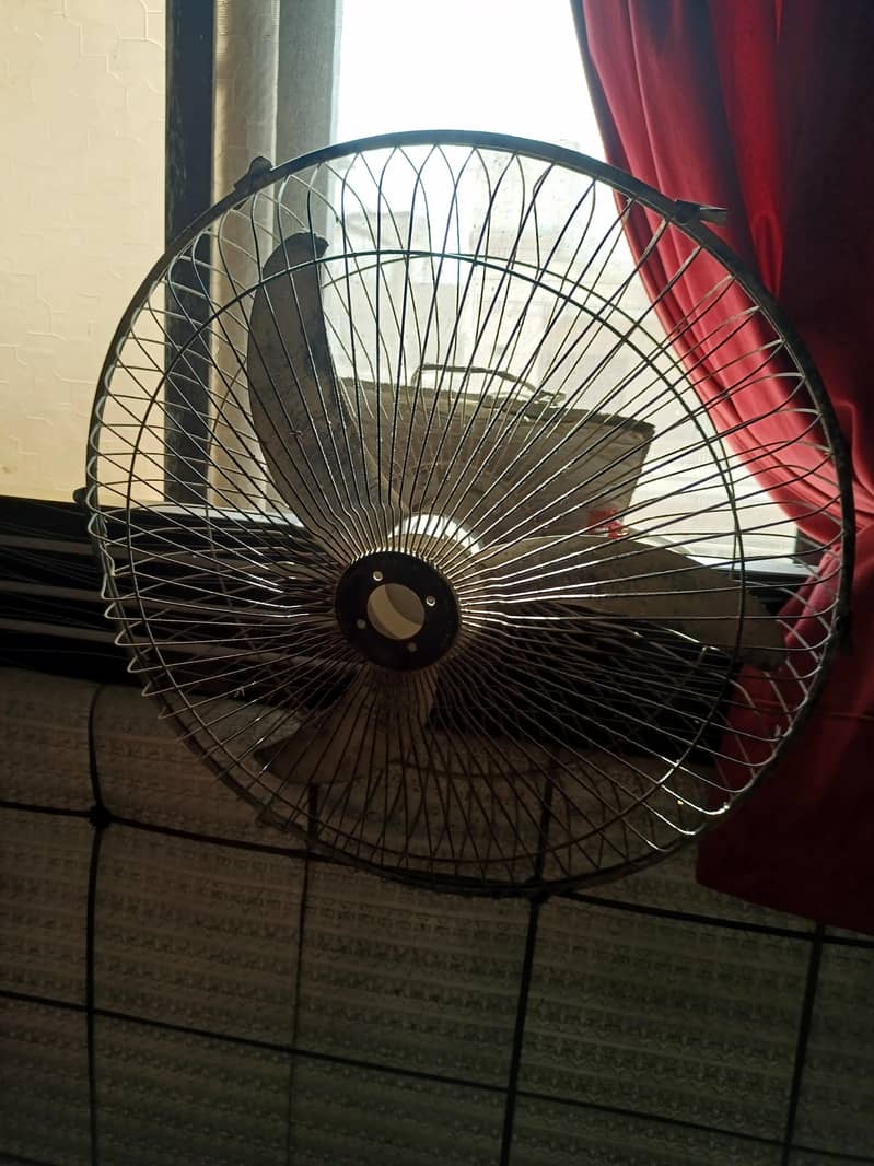 3 bracket fan 3