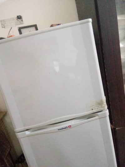 dawlance fridge medium size