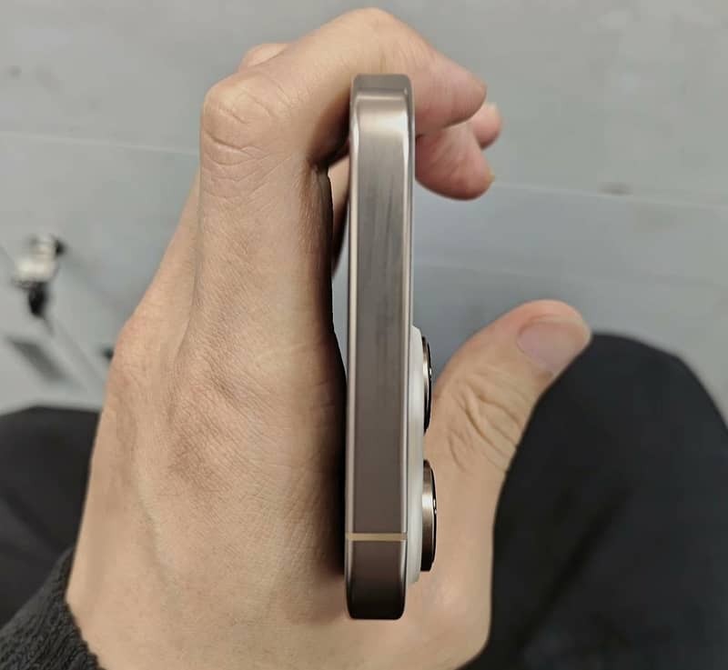 iPhone 16 Pro Max 1