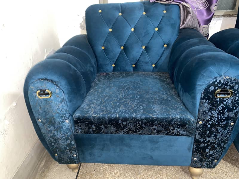 3/2/1  sofa 10/10 0