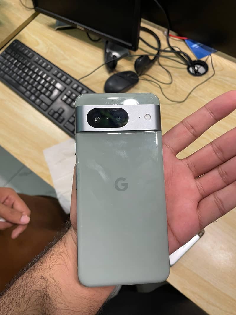 Google Pixel 8 4