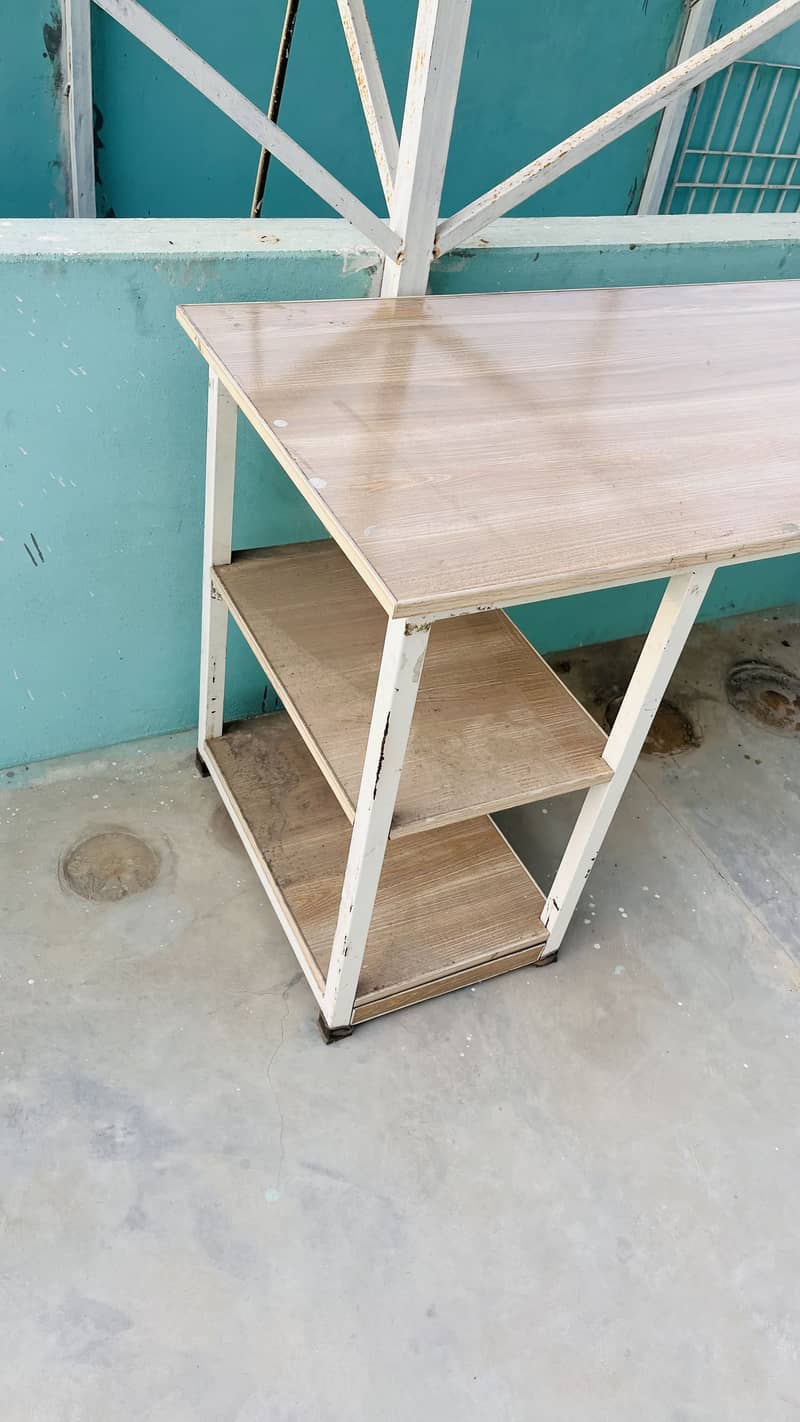Computer table 1