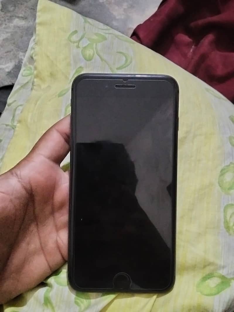 iPhone 8 Plus 1