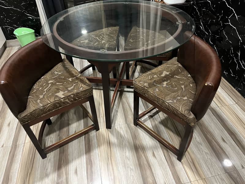 Round dining table 1