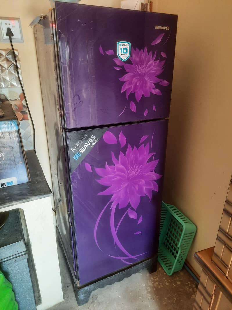 Waves Refrigerator 10/10 0