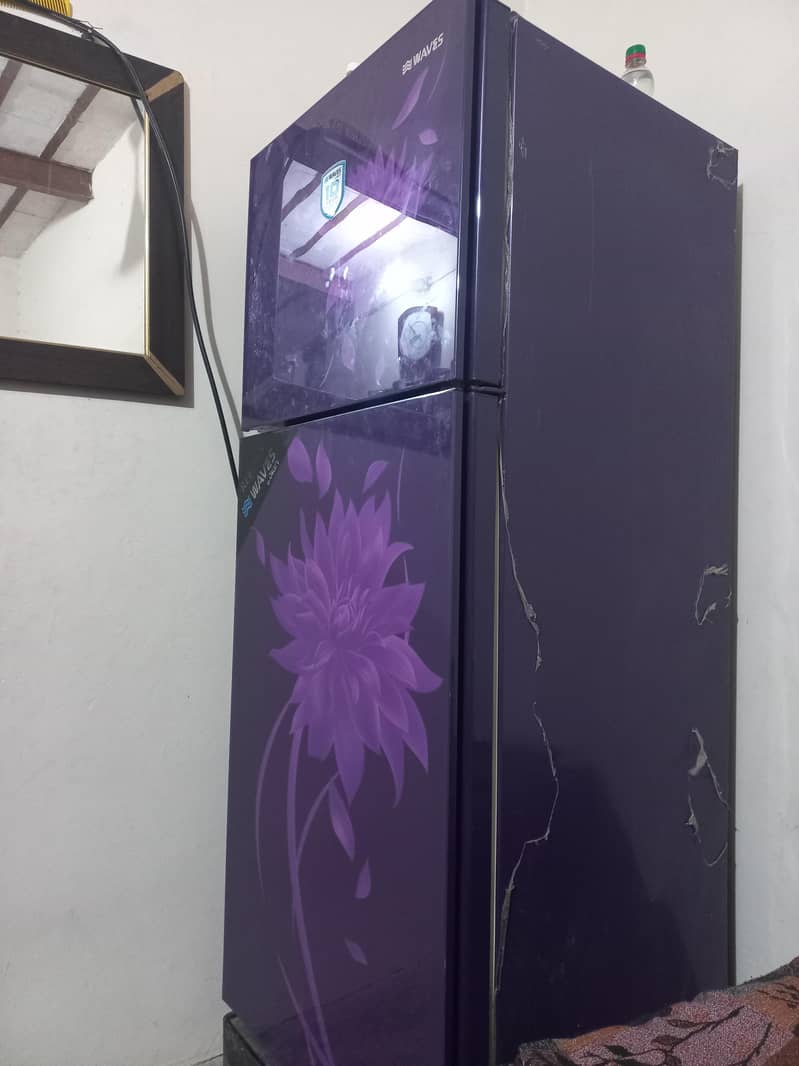 Waves Refrigerator 10/10 1