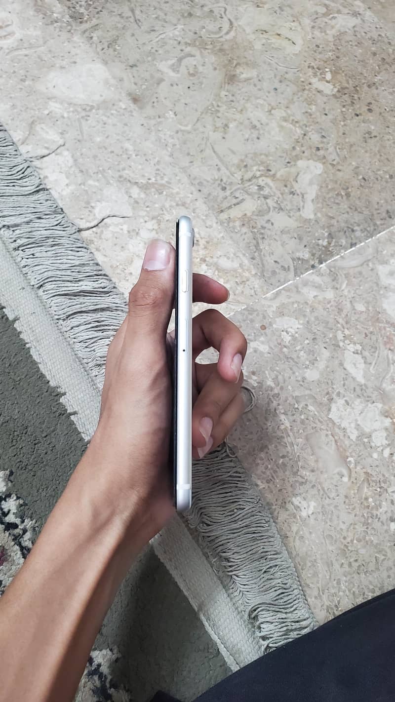 IPHONE SE 2020 3