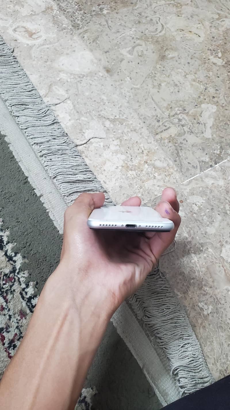 IPHONE SE 2020 4