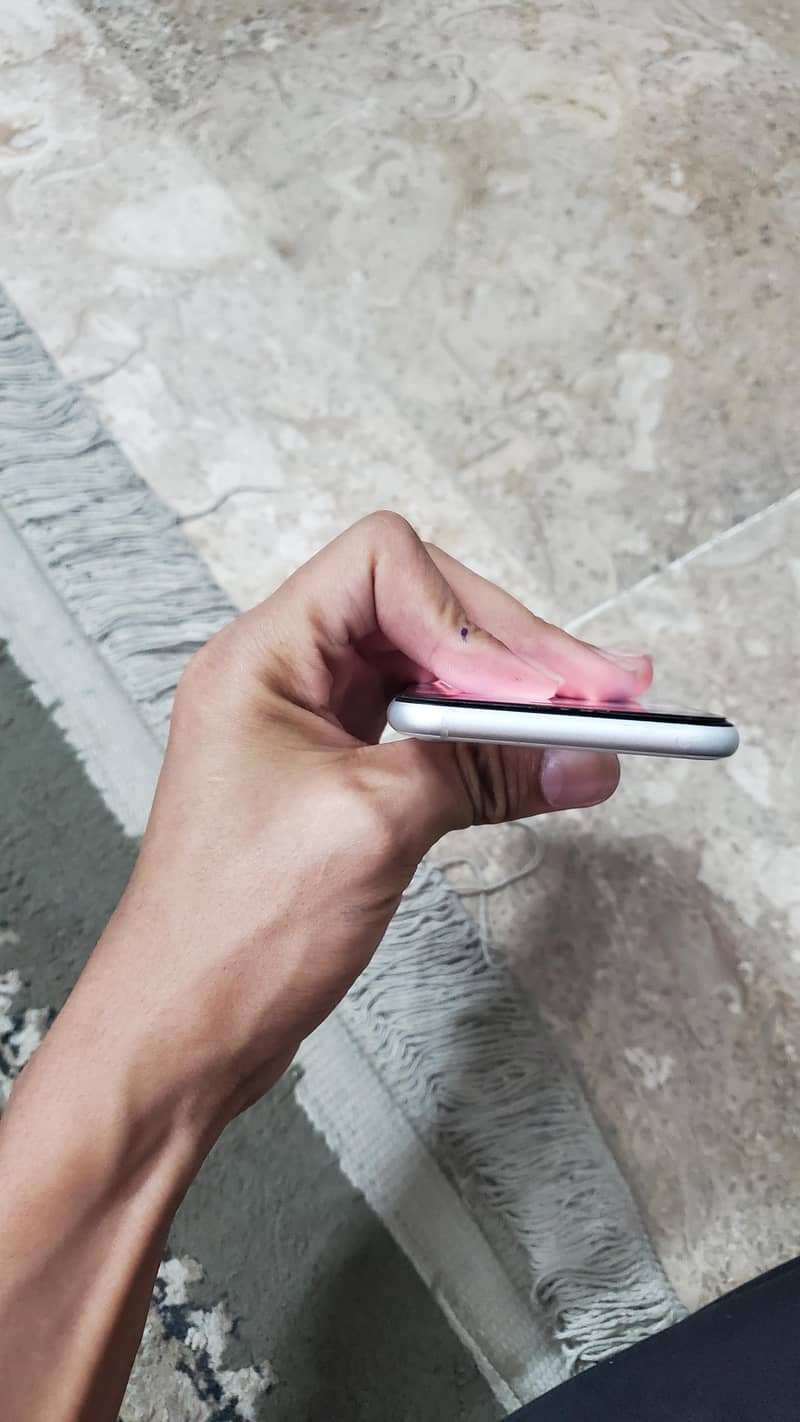 IPHONE SE 2020 6