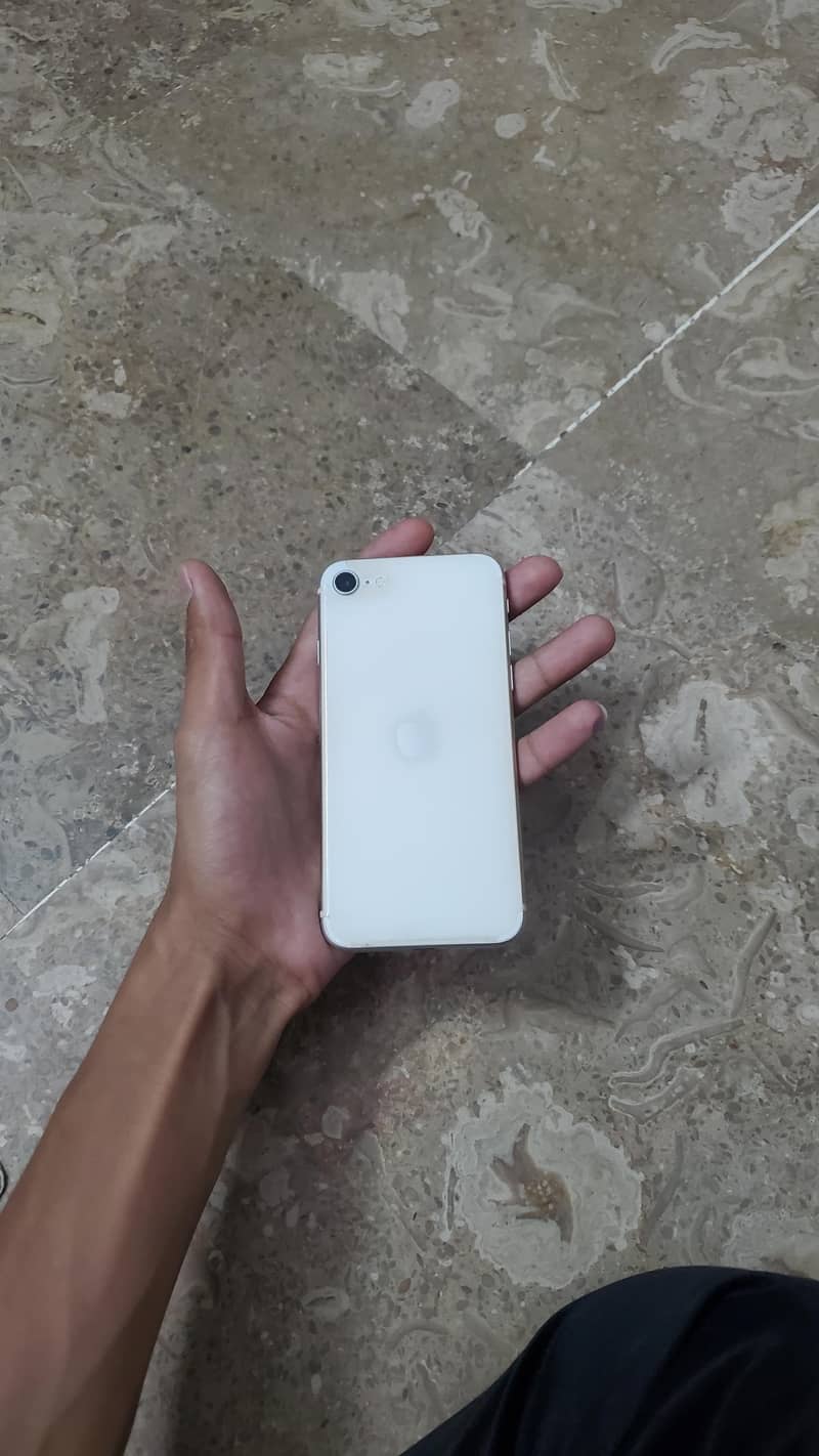 IPHONE SE 2020 7