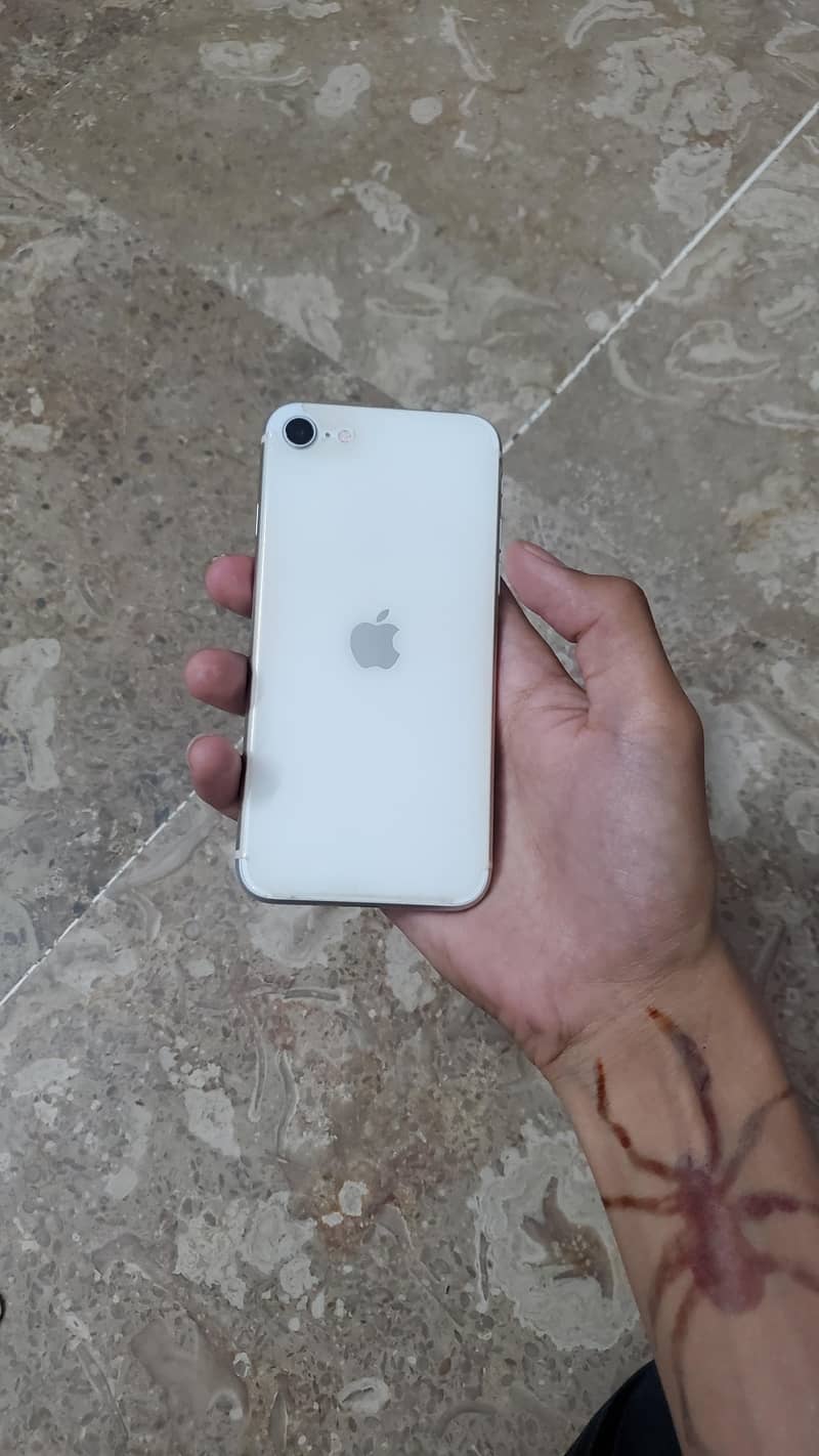IPHONE SE 2020 8
