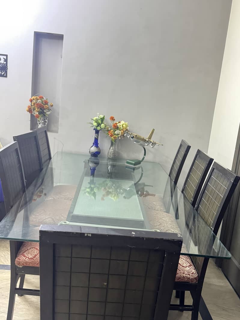 Dining table 0