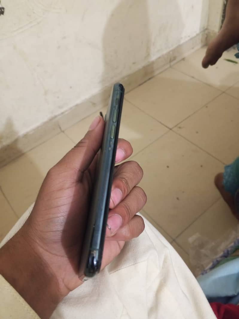iPhone 11 Pro 3