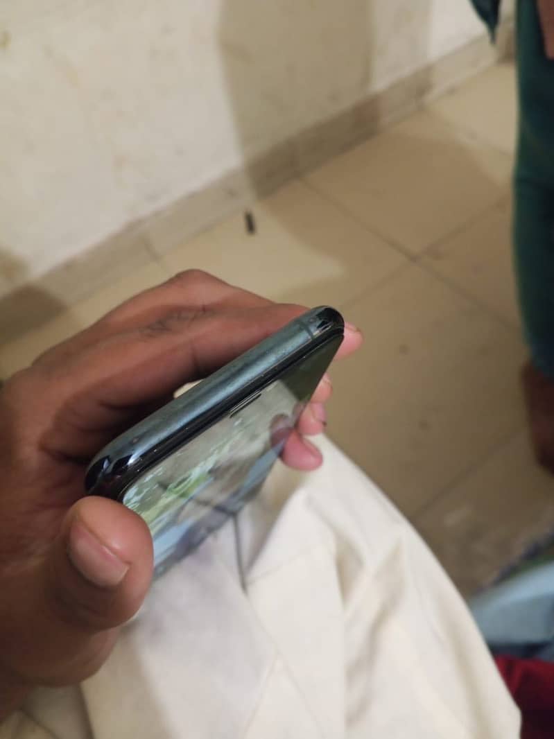 iPhone 11 Pro 4
