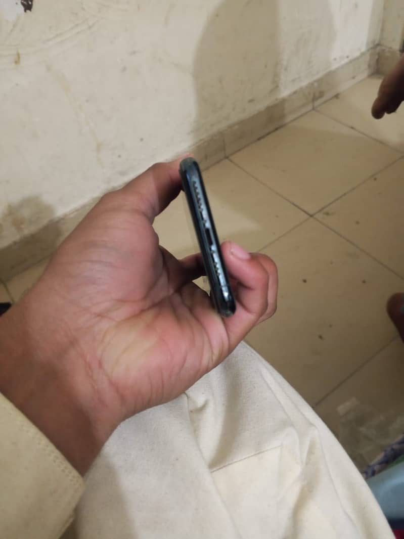 iPhone 11 Pro 6
