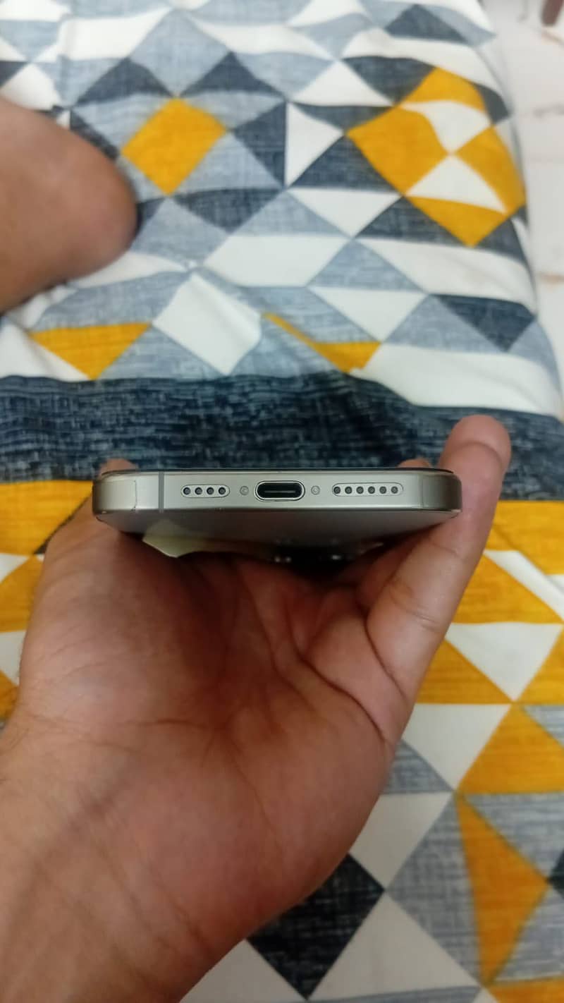 iPhone 15 pro max 2