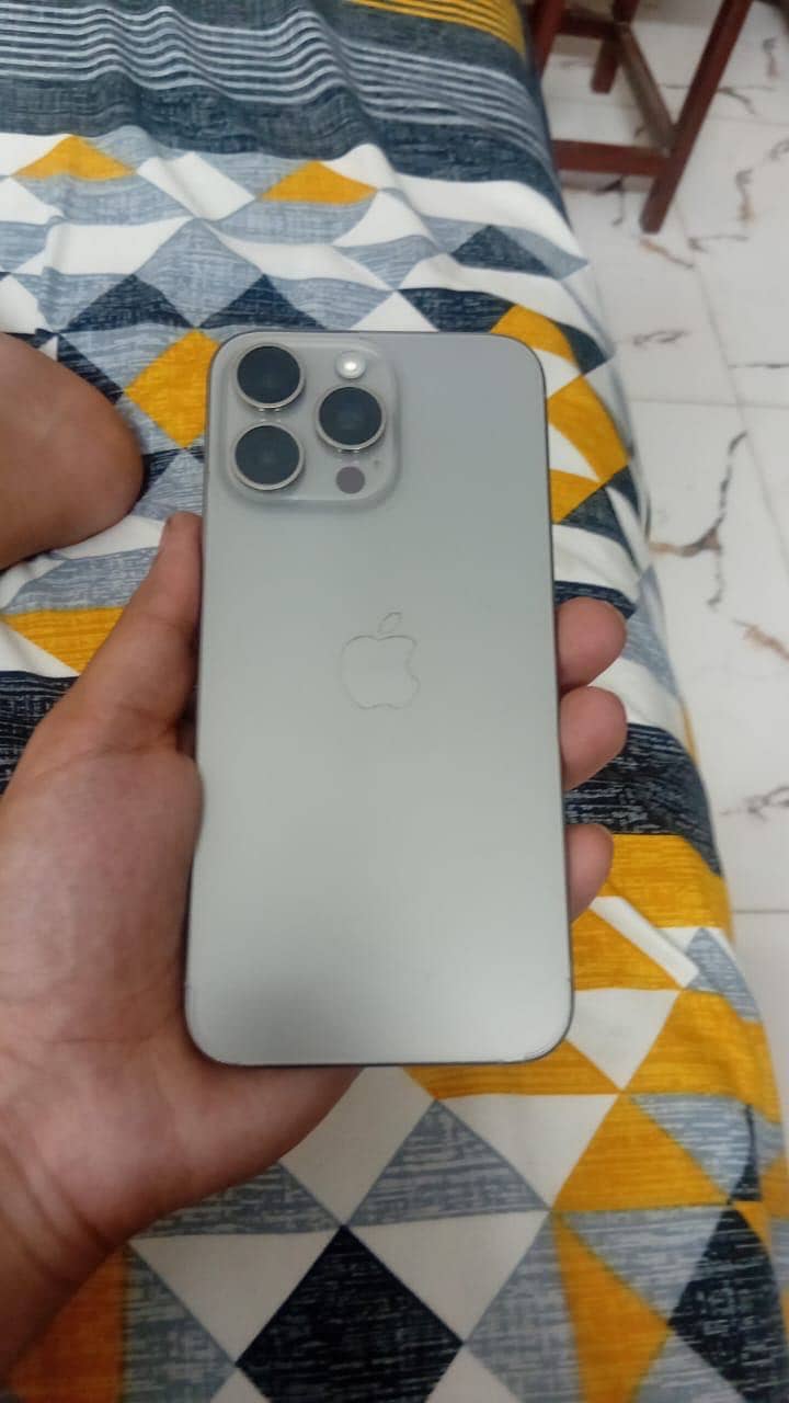 iPhone 15 pro max 4