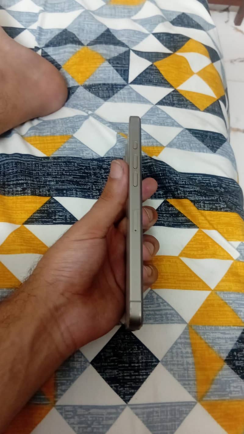 iPhone 15 pro max 5