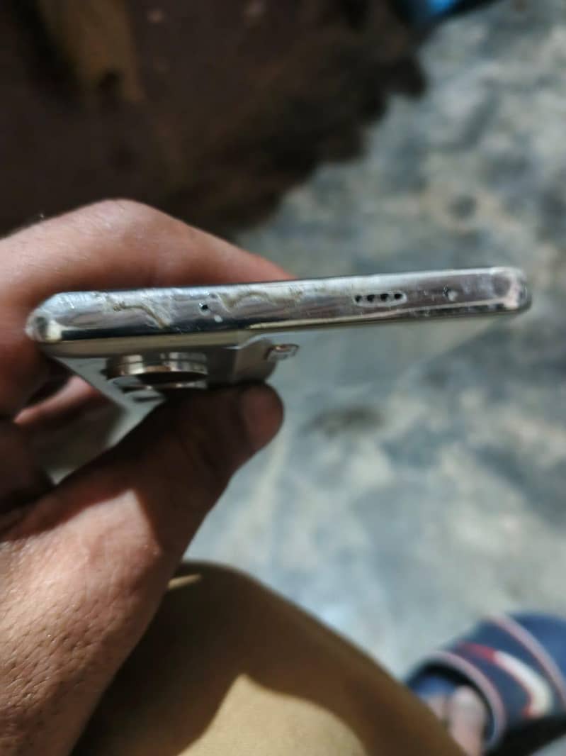 Tecno camon 40 pro 0