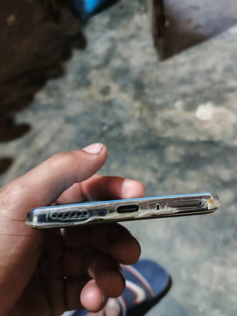 Tecno camon 40 pro 4