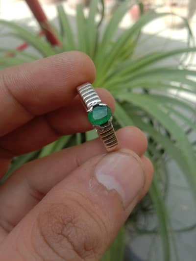 Very GoOd Quality Natural Emerald (Sawat) in Pure Silver Hand Made Rin