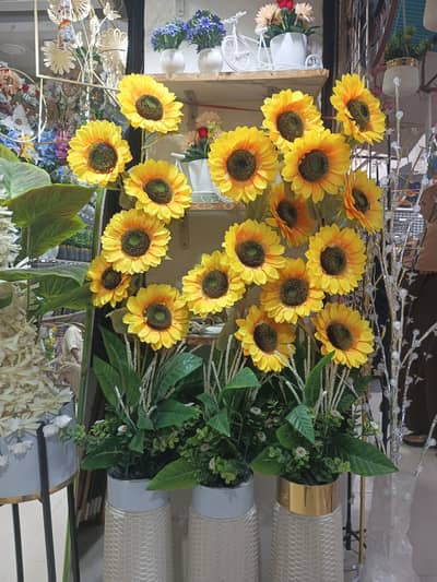 Beautiful Big vase with sunflowers 
