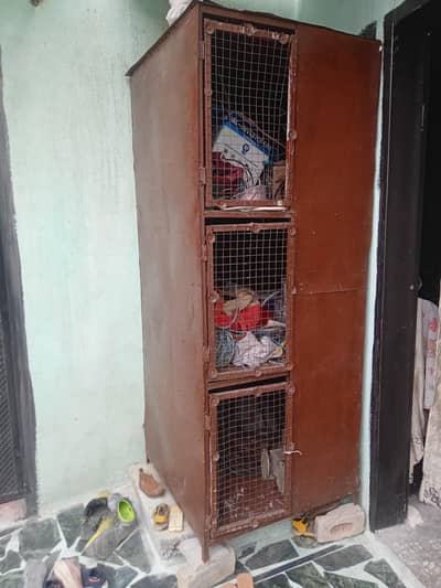 3adad cages hen 1iron cage ha our2, wooden cage hen 1aseel murgha ha