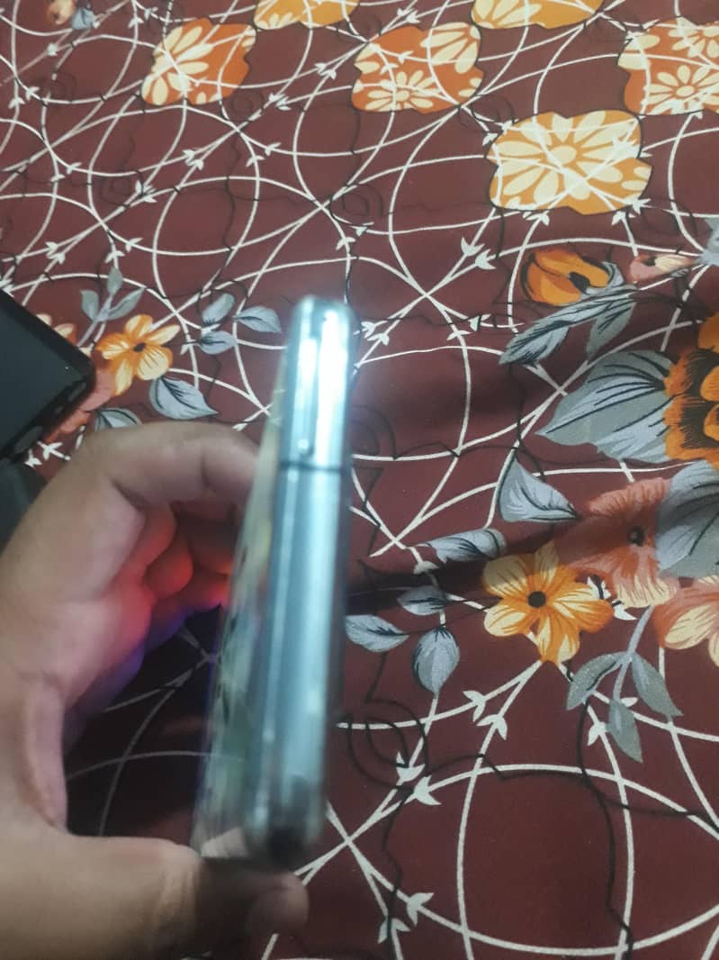 Sharp aquos r6 3