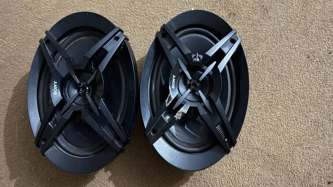 Complete car sounds system 12