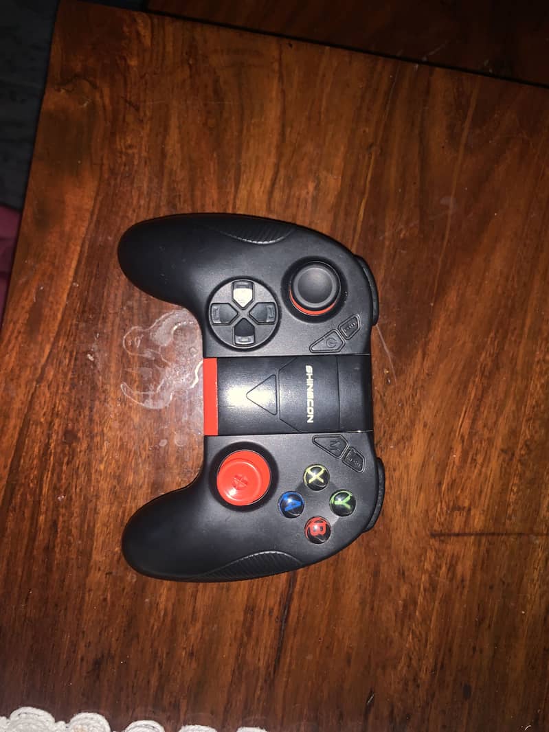 Gaming controller 0