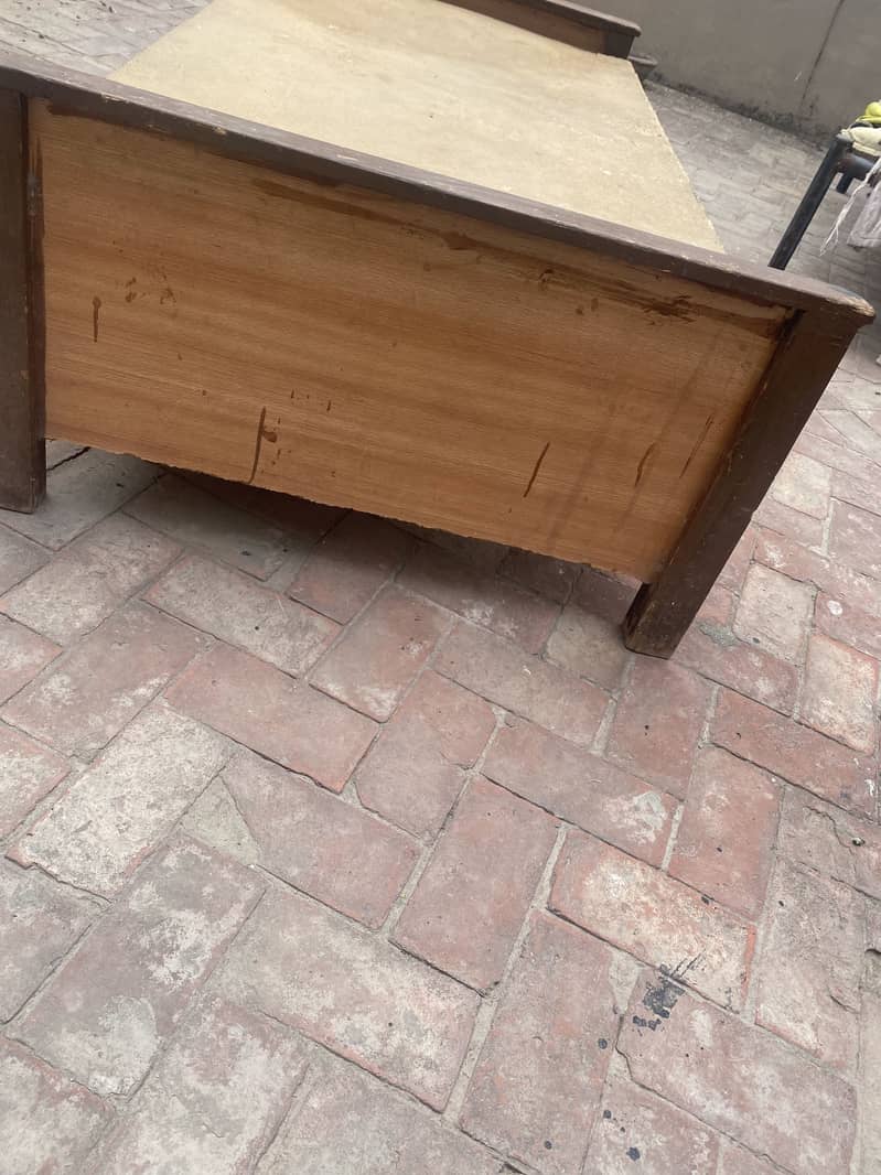 Single bed 0