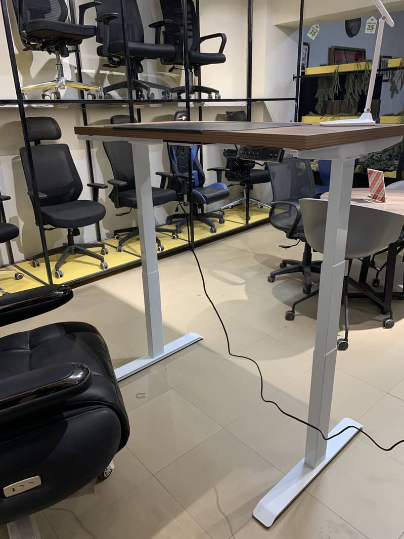 Height adjustable table/ standing desk 3