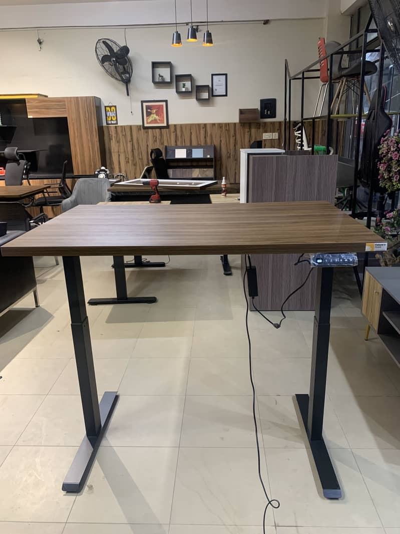 Height adjustable table/ standing desk 10