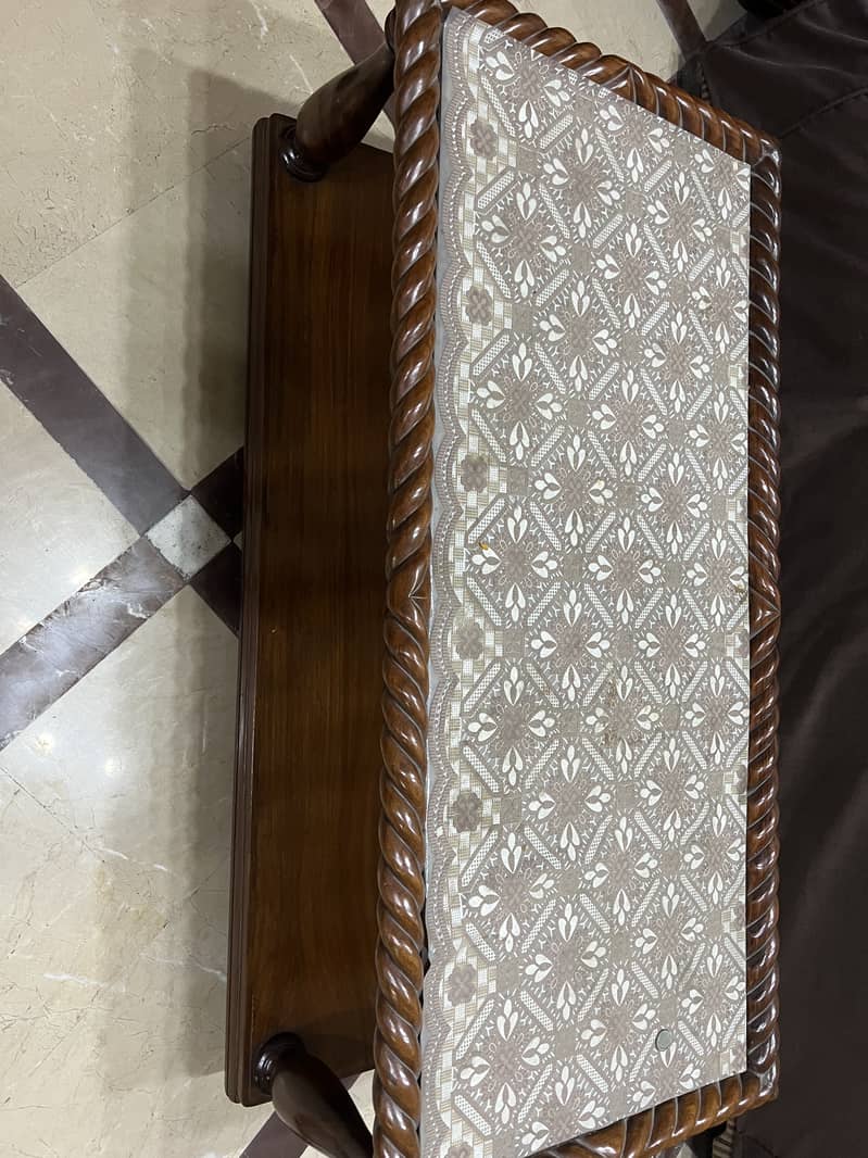 Coffee table 0