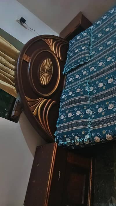 double bed sath ek bari bartan wali almari