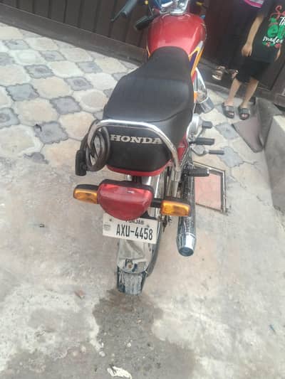 Honda bi
