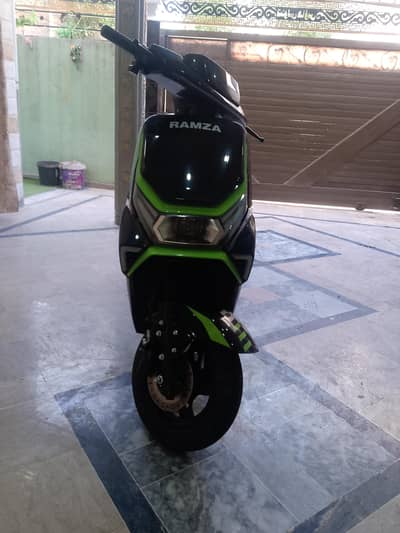 Ramza x EV scooter.