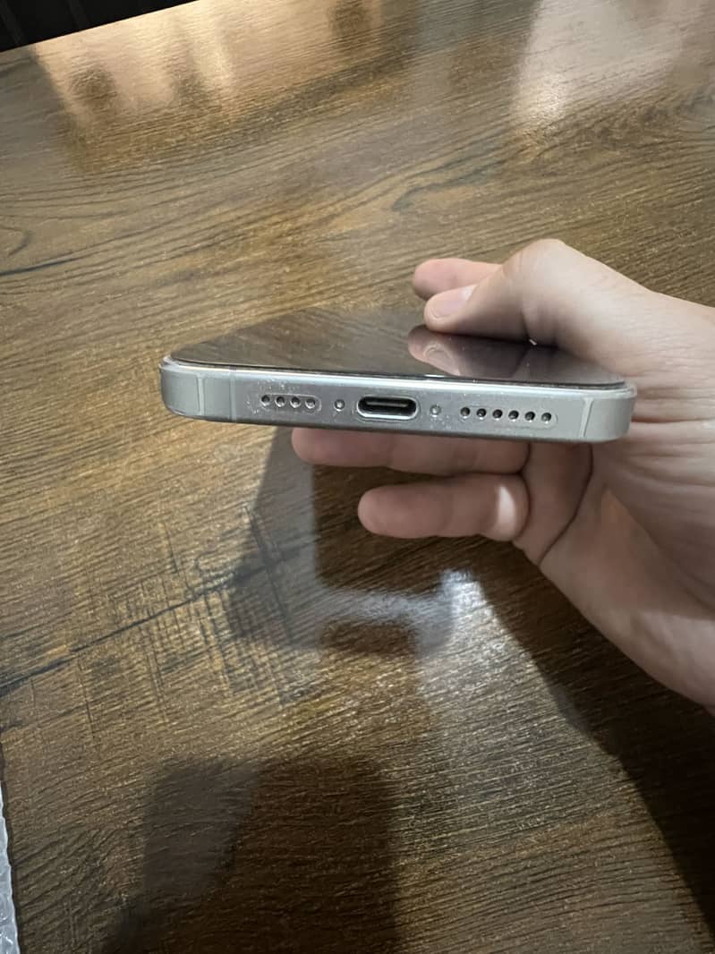 Iphone 15 pro max 4