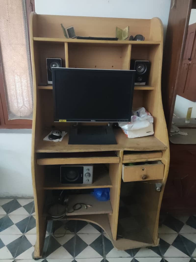 Monitor and trolley 0