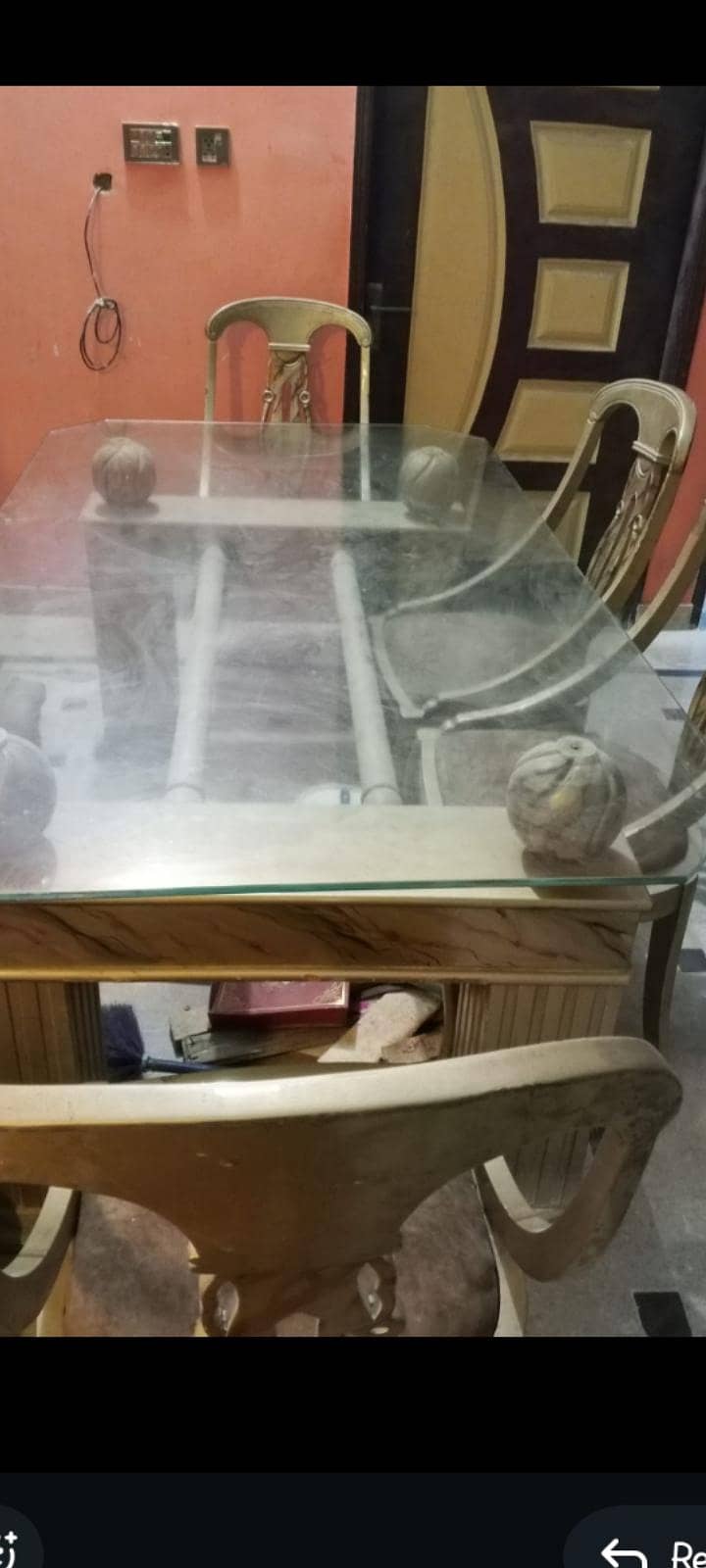 Full size dinning table. . 1