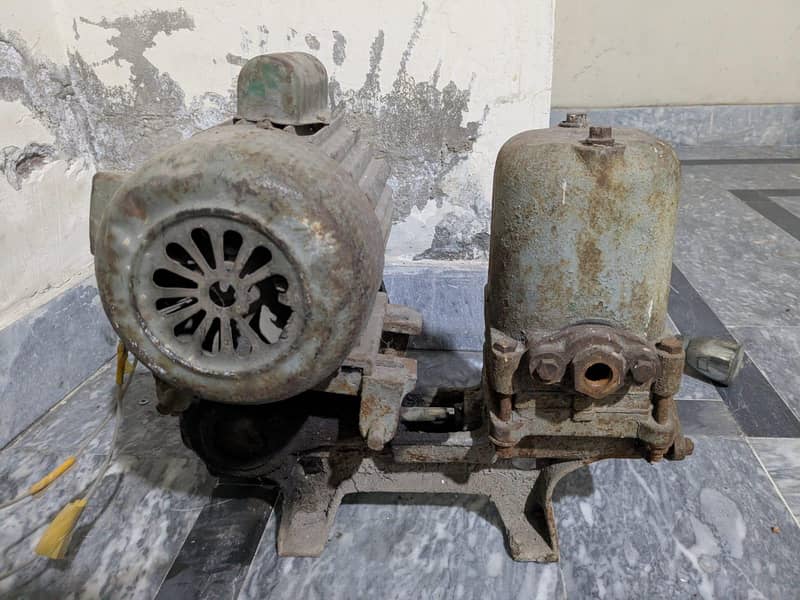 Donkey pump 4