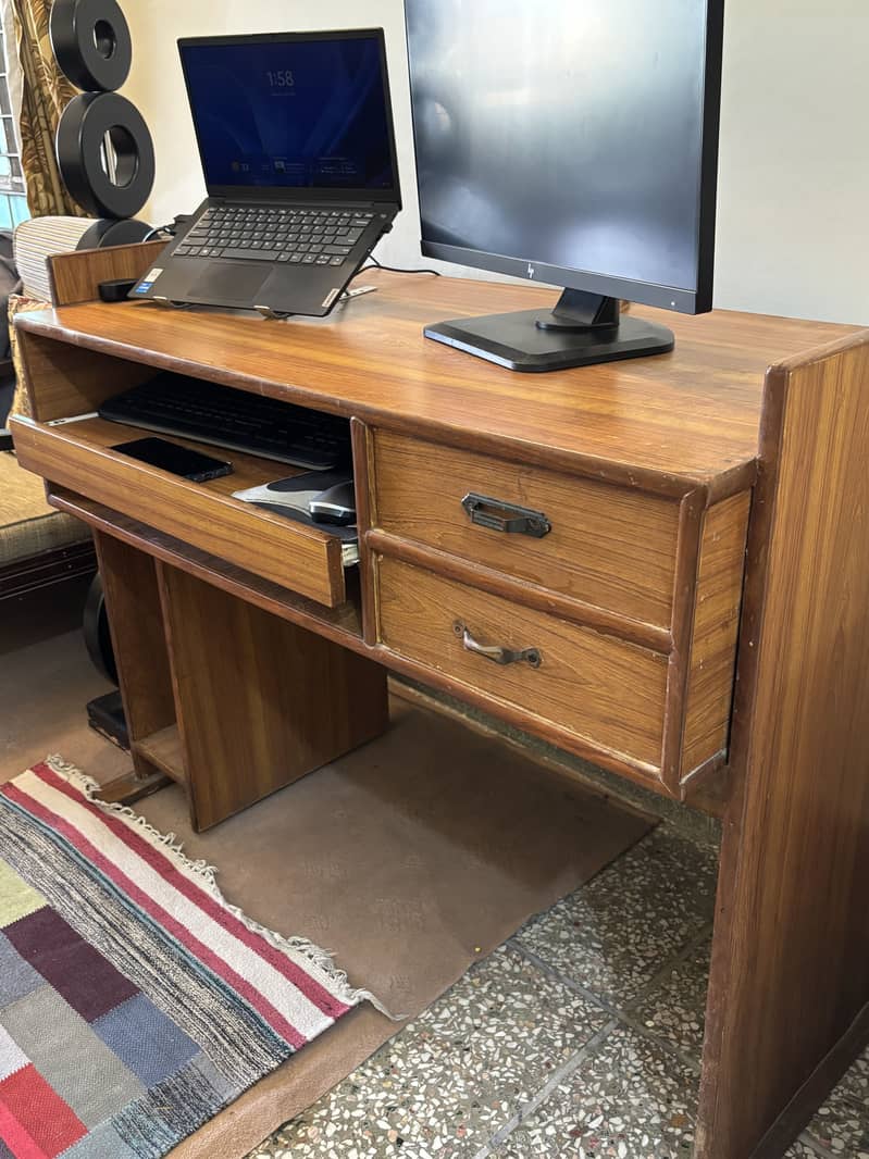 Laptop / Computer Table 0