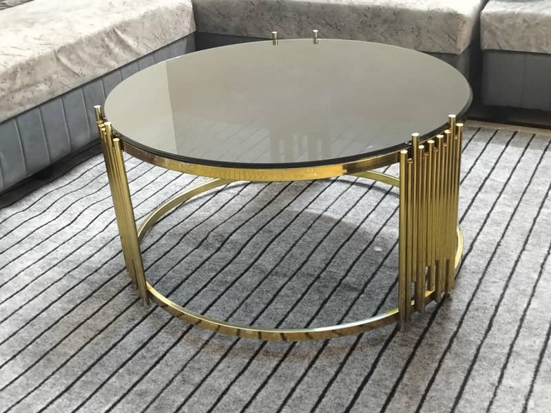Central round table. 0