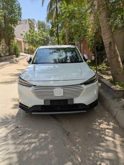 hr v 2023 full option?
