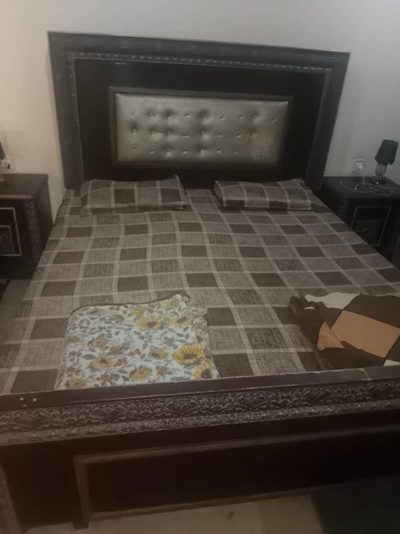 bed dressing or side tables 0