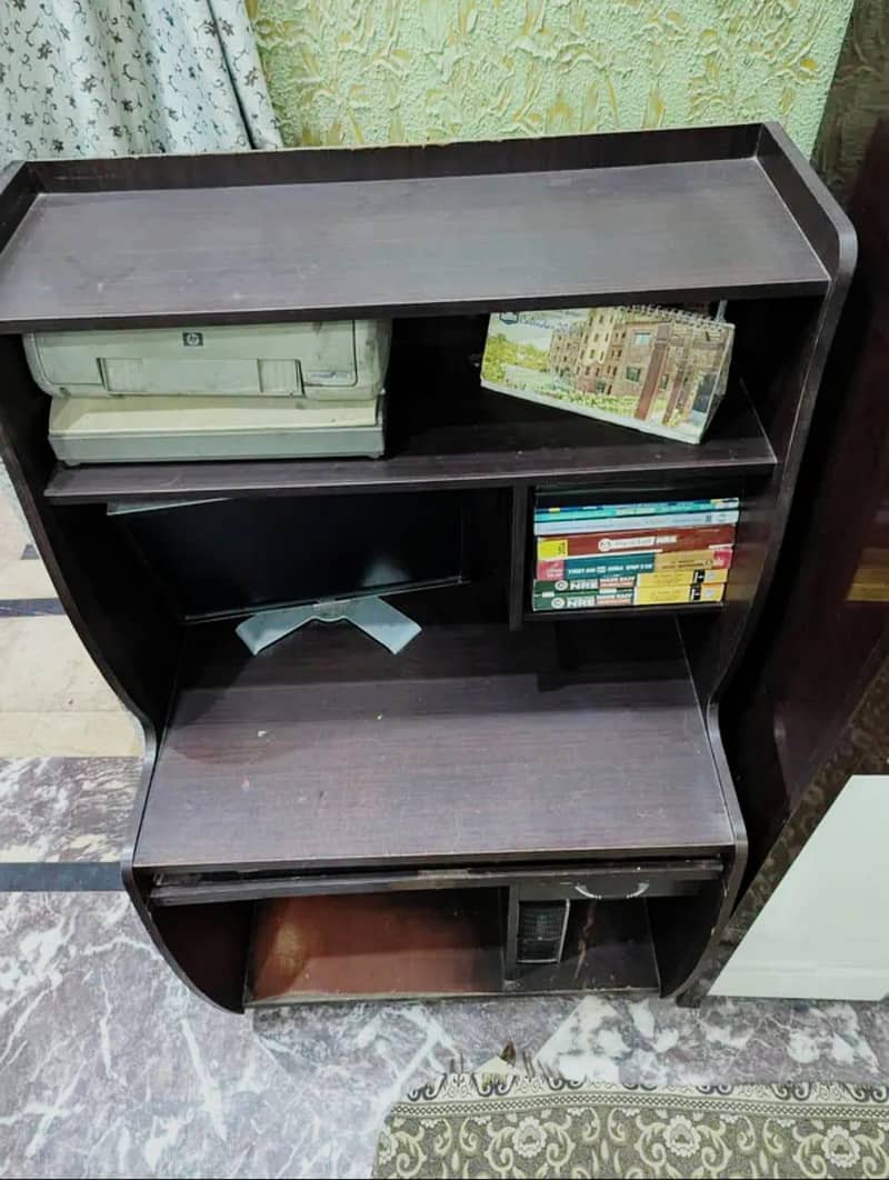 Selling my computer table 0