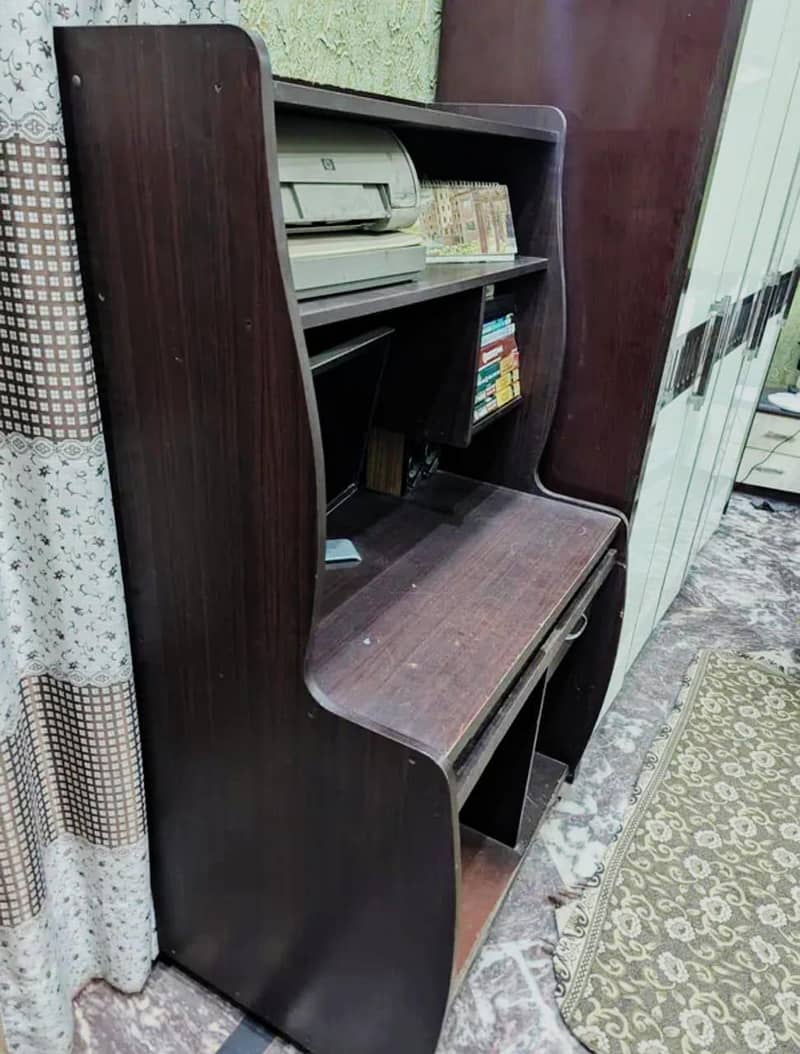 Selling my computer table 1