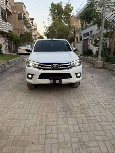Toyota Hilux revo V
