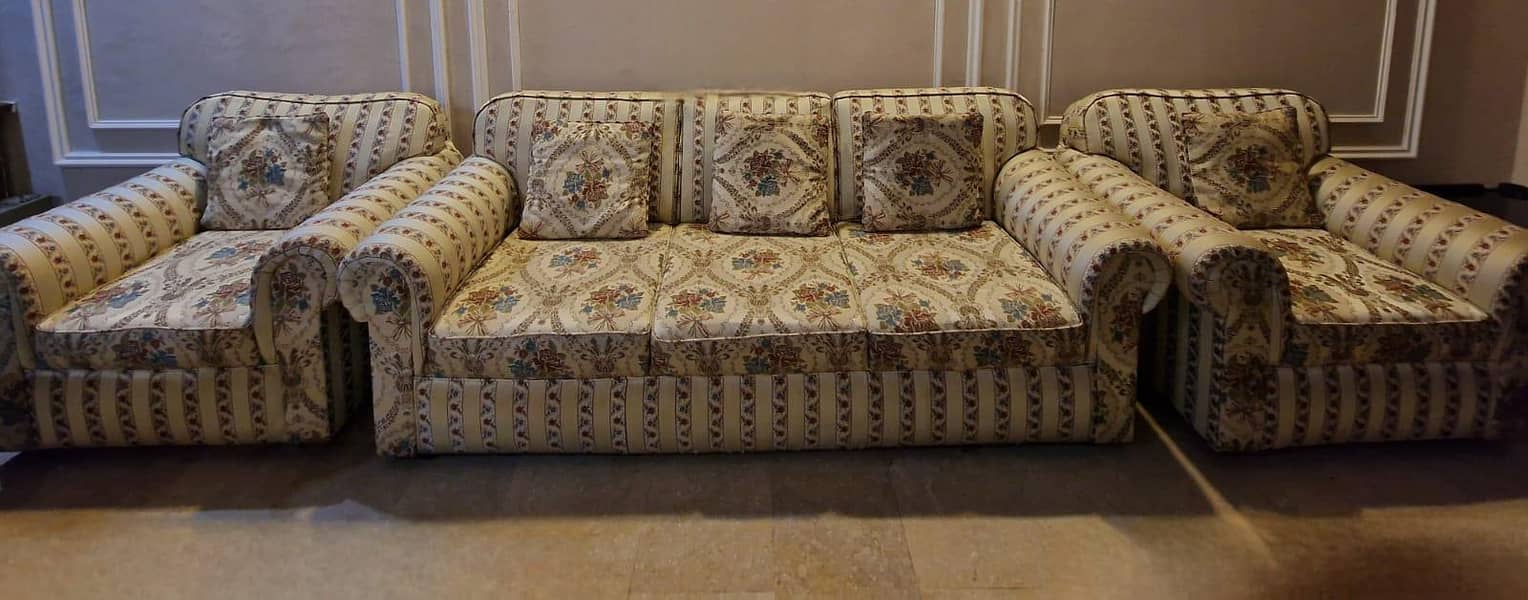 Sofa and Table set 0