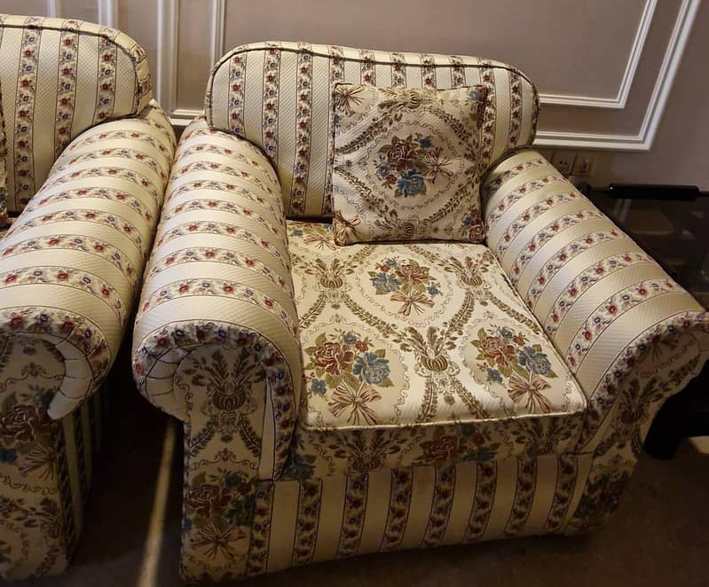 Sofa and Table set 4